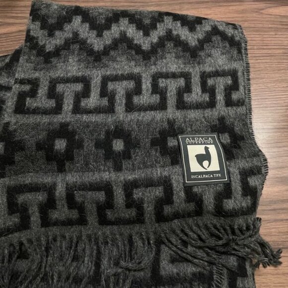 Incalpaca TPX Alpaca Wool Blanket/Throw - Black & Gray Aztec Geometric - NEW - Picture 2 of 4